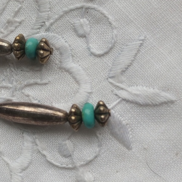 Highly oxidized Patina Sterling Silver oblong bead turquoise chip hook earrings - Picture 4 of 6